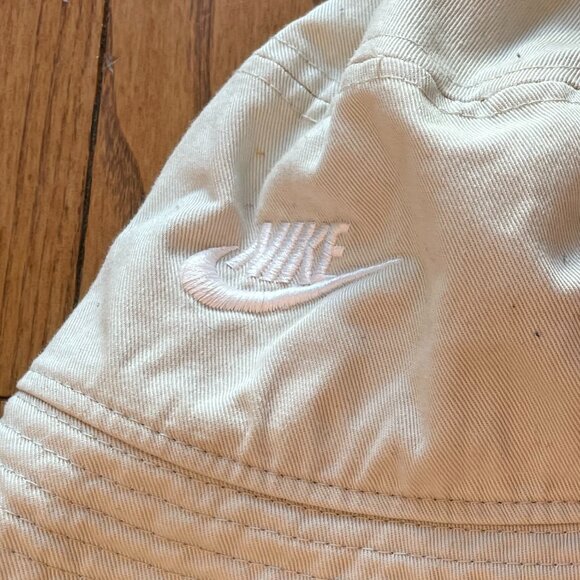 Men's Nike Bucket Hat M/L in Cream/Beige - Picture 2 of 3